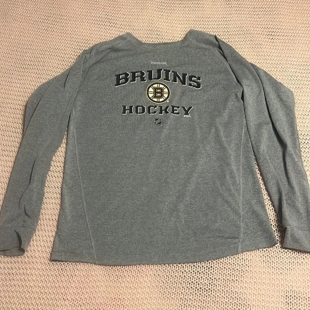 Reebok NHL Bruins Long Sleeved Shirt. Kids 14-16